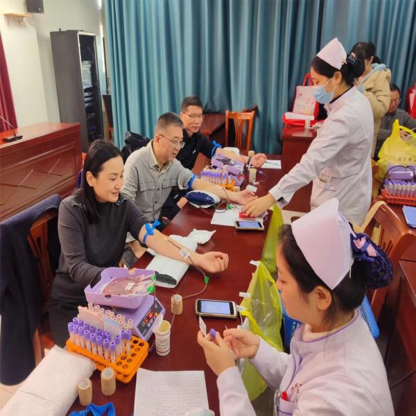 热血践初心 财政传爱心